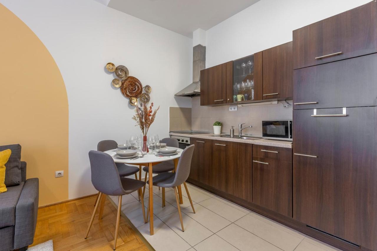 Cozy Home By Bella In The Heart Of Budapest Esterno foto