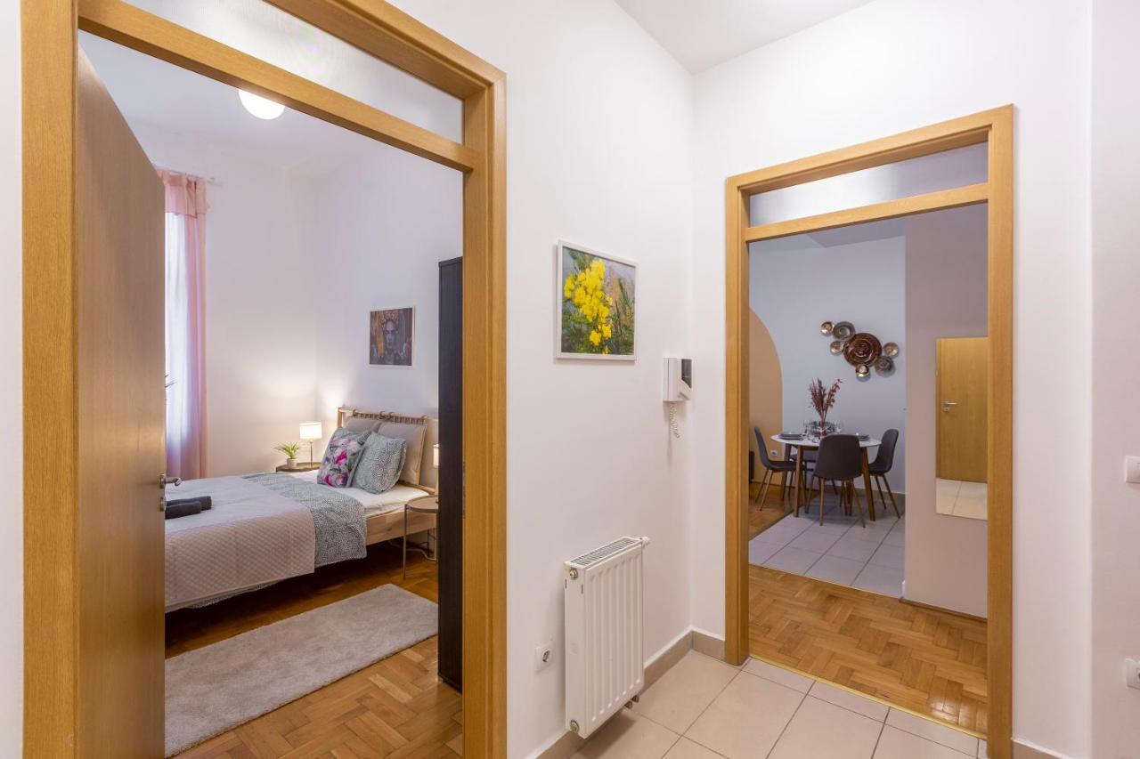 Cozy Home By Bella In The Heart Of Budapest Esterno foto
