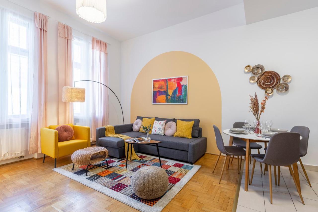 Cozy Home By Bella In The Heart Of Budapest Esterno foto