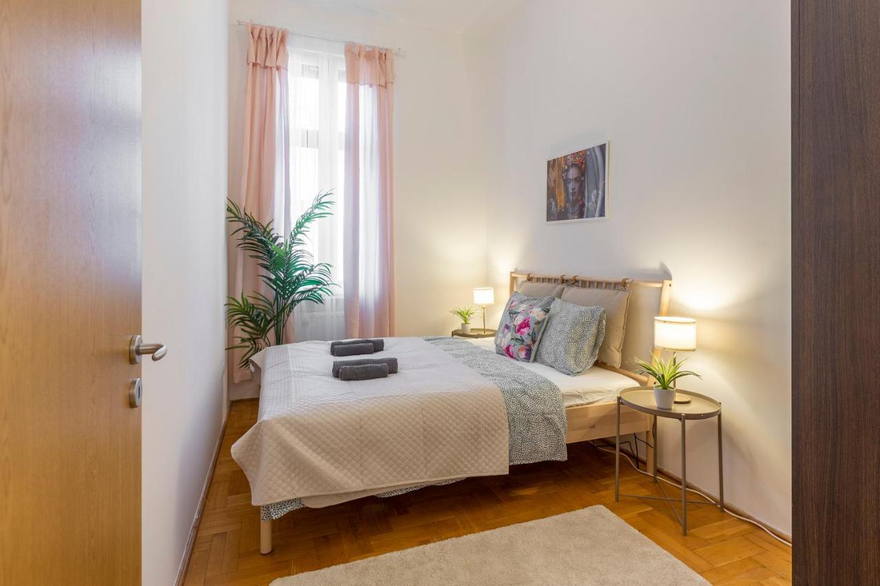 Cozy Home By Bella In The Heart Of Budapest Esterno foto