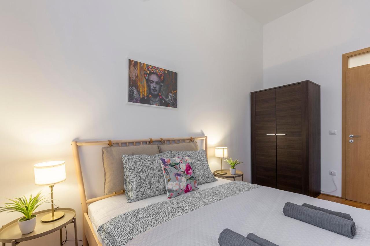 Cozy Home By Bella In The Heart Of Budapest Esterno foto